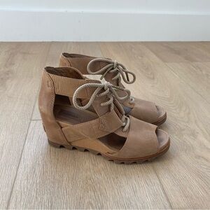 Sorel Joanie II Tan Wedge Leather Lace Up Size 8.5